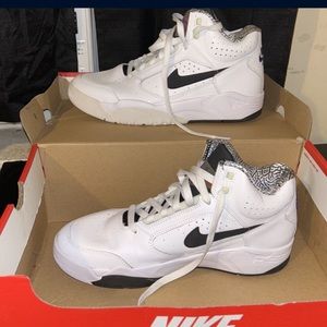 Nike Flight Lite Mid size 9